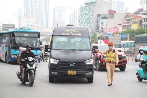 Cần sự đồng bộ trong xử lý vi phạm của xe khách trên đường Phạm Hùng
