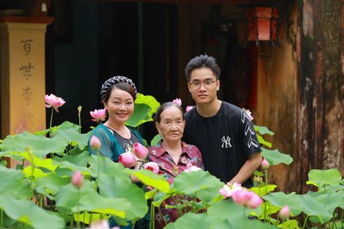 Nghệ sĩ Trà My và đạo diễn Trọng Phúc ra mắt ca khúc 'Xá lợi Phật linh thiêng trên đất Việt'