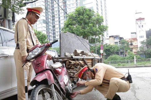 Hà Nội: Nhiều tài xế chở hàng cồng kềnh bị phạt 'nặng' nhưng vẫn tái phạm
