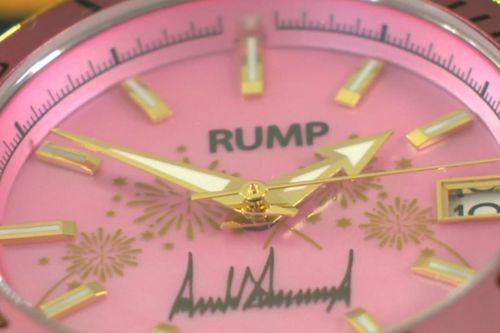 Đồng hồ Trump mạ vàng gây thất vọng