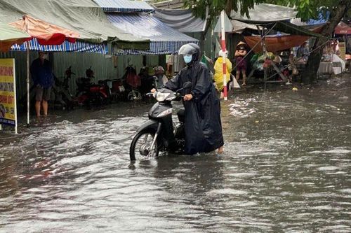 Từ chiều nay, TP.HCM mưa lớn, đề phòng thời tiết cực đoan