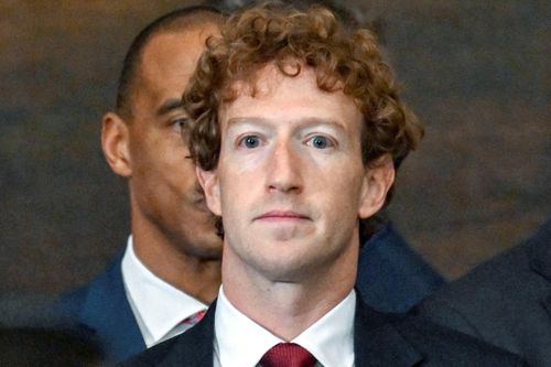 Mark Zuckerberg vượt Jeff Bezos