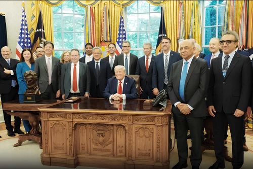 Giới tài phiệt đã giúp ông Trump đánh bóng hình ảnh thế nào?