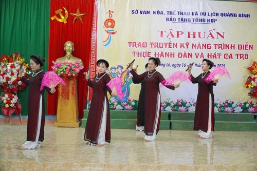 Trao truyền kỹ năng trình diễn, thực hành đàn và hát ca trù