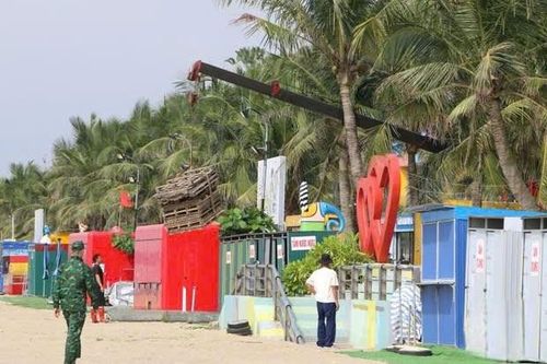 Giải tỏa lều quán lấn chiếm bãi biển Hải Tiến, trả lại không gian du lịch văn minh
