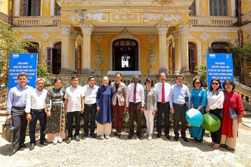 Giám đốc Trung tâm Di sản Thế giới khảo sát tại di sản Huế