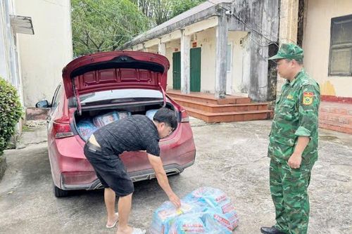 Liên tiếp bắt giữ gần 1 tấn thực phẩm không rõ nguồn gốc, xuất xứ