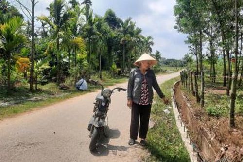 Gần 450 mét đường nông thôn dang dở do chủ thầu vướng lao lý