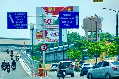 Tăng cường hệ thống biển báo vào nhà ga T3 Sân bay Tân Sơn Nhất