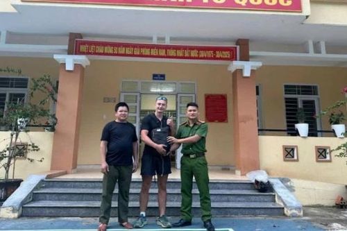 Người dân giúp du khách người Anh tìm lại tài sản thất lạc