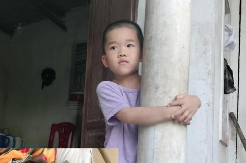 Xót xa tình cảnh bé thơ 3 tuổi sống lay lắt vì mẹ ung thư