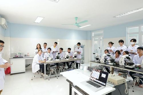 Tầm nhìn chiến lược phát triển đội ngũ giảng viên, nhà khoa học chuẩn quốc tế