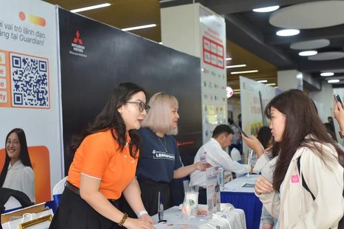 45 doanh nghiệp nước ngoài tuyển lao động tại HUTECH International Job Fair 2025