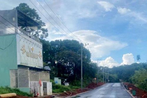 Kon Tum: Mâu thuẫn trước quán karaoke, 2 thanh niên bị đâm thương vong