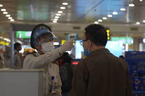 COVID-19 gia tăng, Hà Nội tăng cường kiểm dịch y tế tại sân bay quốc tế Nội Bài