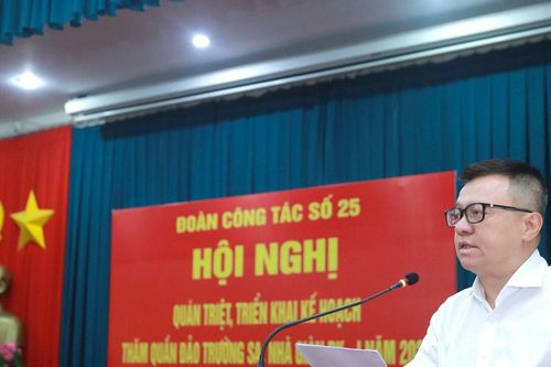 Đoàn công tác báo chí thăm Trường Sa nhân kỷ niệm 100 năm Báo chí cách mạng Việt Nam