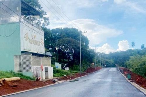 Hai thanh niên bị đâm thương vong trước quán Karaoke ở Măng Đen