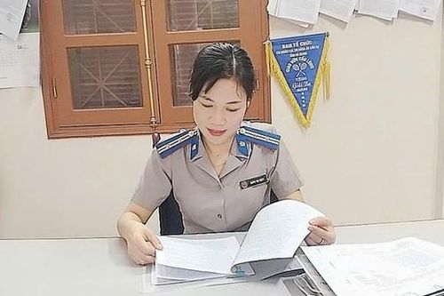Lội suối, vượt sông vận động thuyết phục đương sự tự nguyện thi hành án