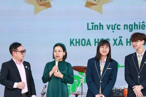 Gieo mầm tình yêu khoa học