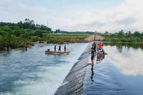 Vụ 7 học sinh bị lũ cuốn ở Quảng Ninh: Huy động hơn 1.000 người tìm kiếm nạn nhân mất tích