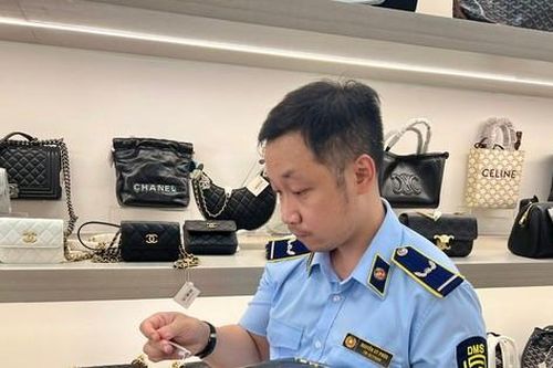 Túi, ví giống đồ hiệu Hermès, Chanel, Gucci giá siêu rẻ tại trung tâm Đà Nẵng