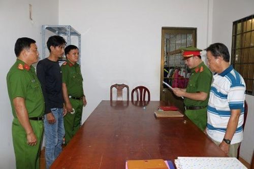 Tự xưng đại ca xã đảo để thu phí 'bảo kê' của thương lái mua tôm