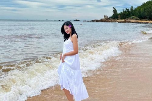 Bãi biển trong xanh đẹp như ở Nha Trang, cách Hà Nội 3,5 tiếng lái xe