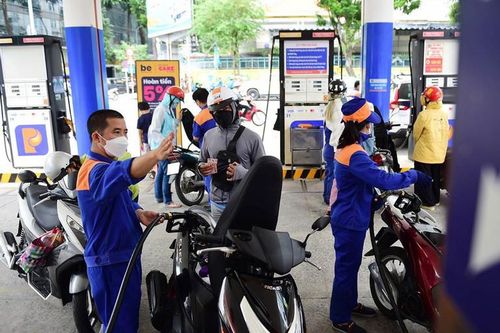 Giá xăng quay đầu đi xuống, RON 95 còn hơn 19.500 đồng/lít