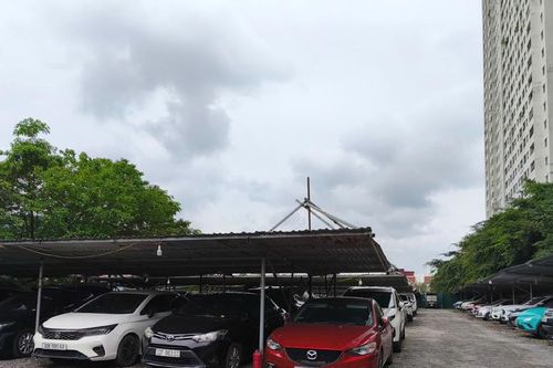 Cận cảnh bãi giữ xe trái phép 4.000m2 ở Hà Nội được bí thư phường 'bảo kê'