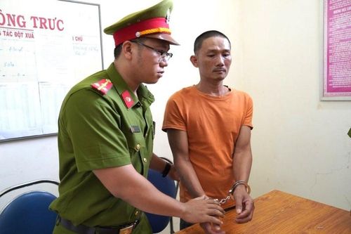 Bắt giam tài xế say xỉn lái ô tô lao lên vỉa hè khiến 3 người thương vong