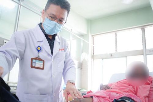 Hai trực thăng đưa 9 nạn nhân trong vụ cháy giàn khoan dầu về TPHCM cấp cứu