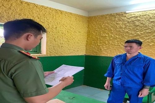 Khởi tố đối tượng tàng trữ trái phép vũ khí quân dụng