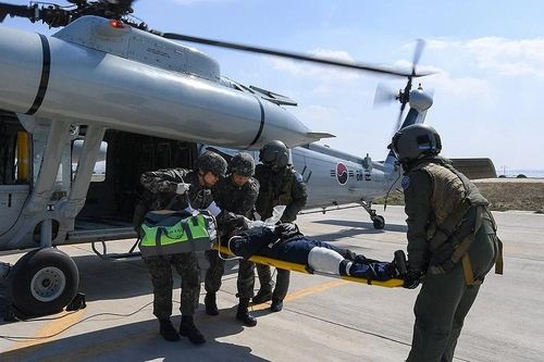 Hàn Quốc và Mỹ tập trận sơ tán thương binh và bắn đạn thật