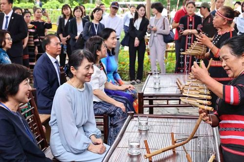 Hội nhập quốc tế về văn hóa: Khi bản sắc dân tộc gặp gỡ tinh hoa nhân loại
