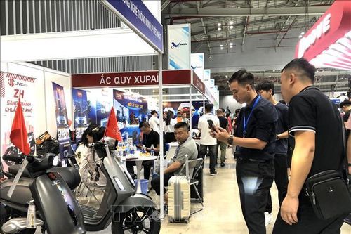 Khai mạc chuỗi triển lãm quốc tế về công nghiệp ô tô và hạ tầng giao thông
