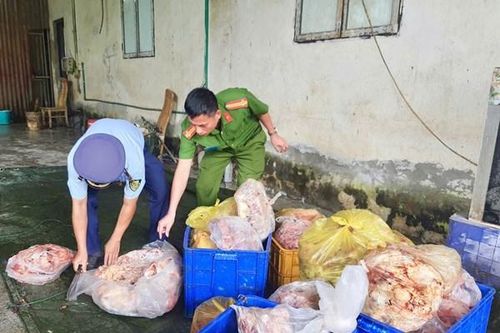 Ngăn chặn trên 3,9 tấn thực phẩm đông lạnh không đảm bảo an toàn thực phẩm