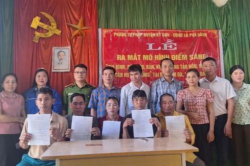 Tín hiệu tích cực từ 'cuộc chiến' chống tảo hôn ở Kỳ Sơn