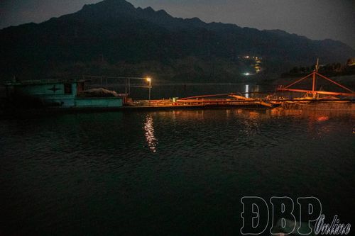 Mùa cá thủy tinh lòng hồ thủy điện