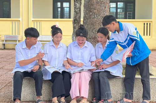 Góp 'lửa hồng' cho sĩ tử nghèo Mường Nhé
