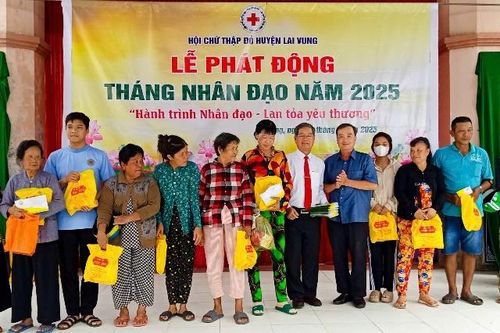 Huyện Lai Vung phát động 'Tháng Nhân đạo' năm 2025