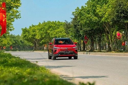 Toyota Corolla Cross 2025 kiểu dáng sang trọng, giá từ 820 triệu đồng
