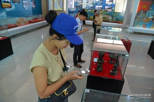 Số hóa di sản