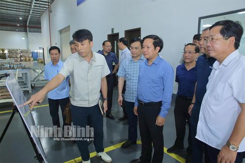Đồng chí Chủ tịch UBND tỉnh thăm, động viên một số cơ sở sản xuất, kinh doanh