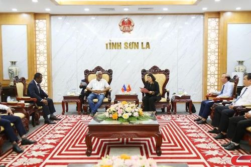 Đoàn công tác của Đại sứ quán nước Cộng hòa Haiti tại Việt Nam chào xã giao tỉnh Sơn La