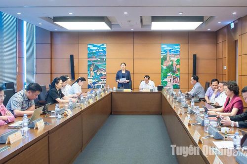 Quốc hội thảo luận tại tổ về miễn, hỗ trợ học phí đối với trẻ em mầm non và học sinh phổ thông
