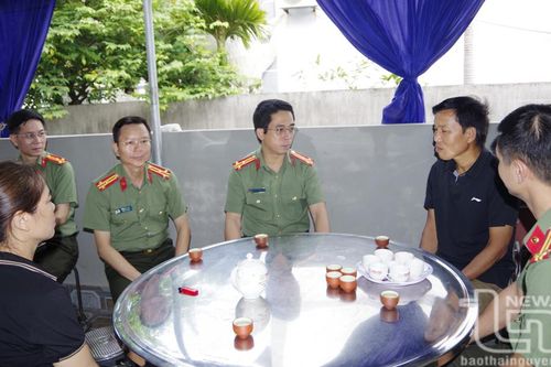 Công an tỉnh Thái Nguyên động viên gia đình Liệt sĩ Công an nhân dân Nguyễn Đăng Khải