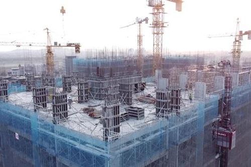 Giá vật liệu tăng vọt, thách thức lớn cho nhà thầu và thị trường bất động sản