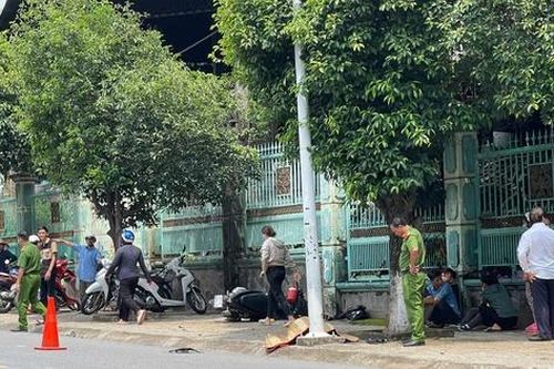 Xe máy tông cột đèn, thanh niên tử vong tại chỗ