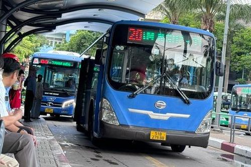 Nhiều HTX xe buýt lo không trúng thầu, Sở Xây dựng TP.HCM nói gì?