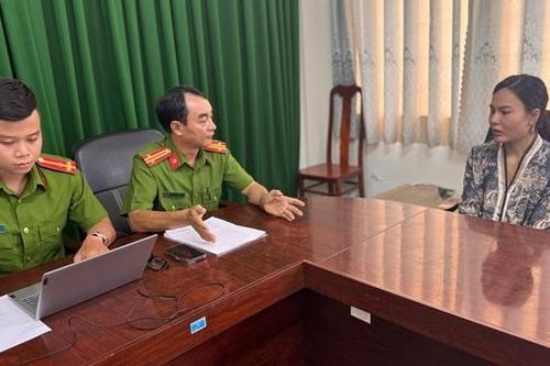 Bực tức trong quan hệ, cầm dao chém chồng đang ngủ rồi khóa cửa bỏ đi